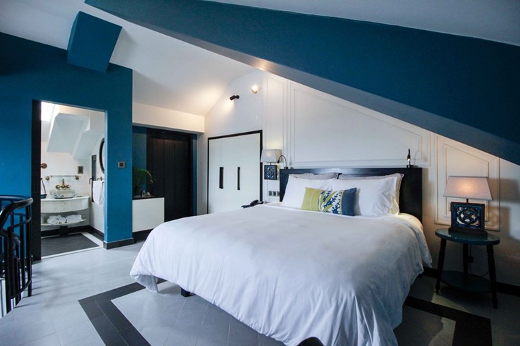 Phòng Deluxe Family Balcony Pool View